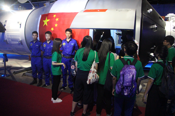 Hong Kong undergraduates marveled by Huallywood fun