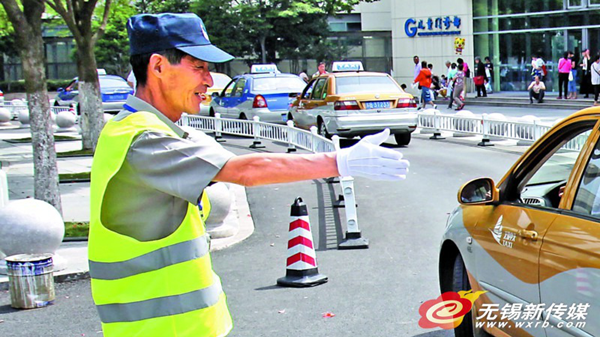 Legendary Wuxi traffic officer resumes his career