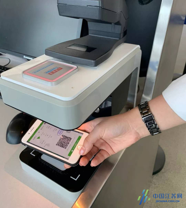 Wuxi airport launches paperless boarding service