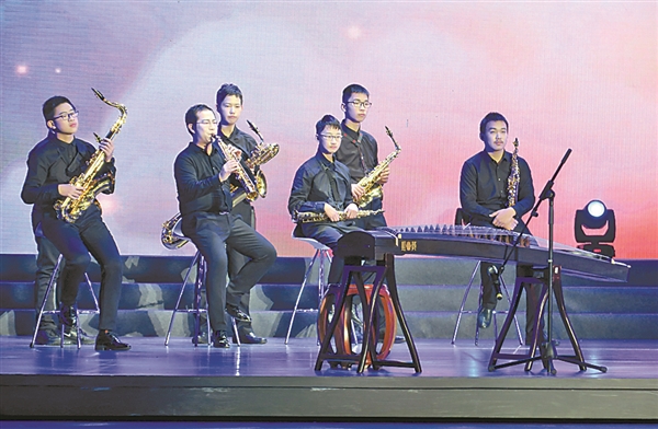 Zhangjiagang holds gala to welcome New Year