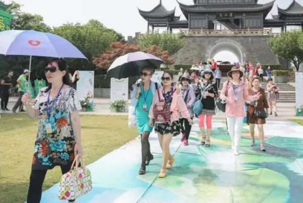 Dragon Boat Festival marked in Shuangshan with folk events
