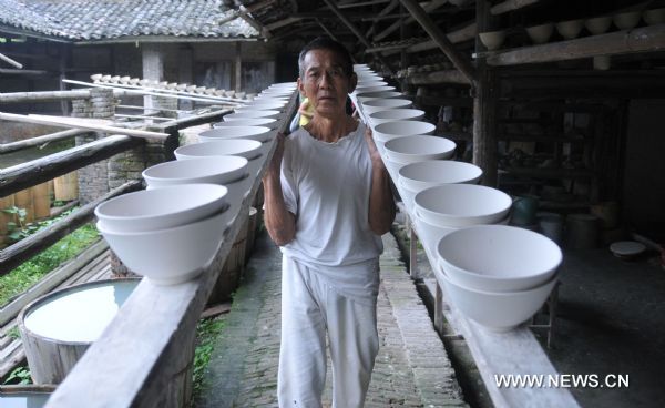 Porcelain-making art in Jingdezhen to bid for intangible cultural heritage