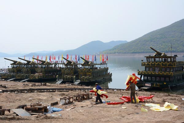 Gunship replicas set to sail in NE China
