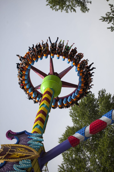 NE Chinese children have a festive amusement park visit