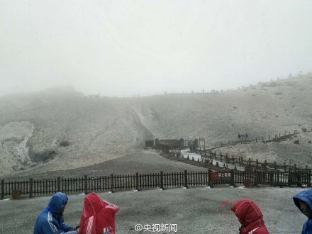 August snow falls for the first time on Changbai Mountains