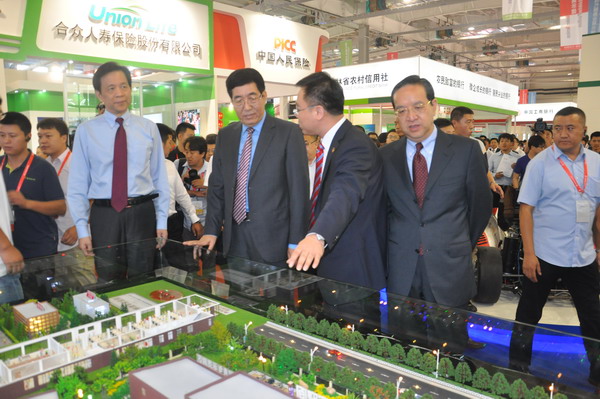 Jilin leaders inspect exhibitions at China-Northeast Asia Expo