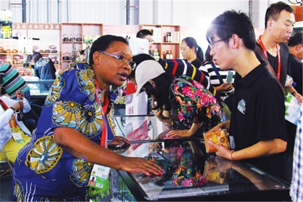 Foreign handicrafts popular at CNEA Expo