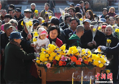 Commemorating ancestors to carry on filial duties in NE China