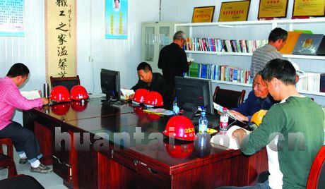 Lending libraries enrich the lives of rural workers in NE China