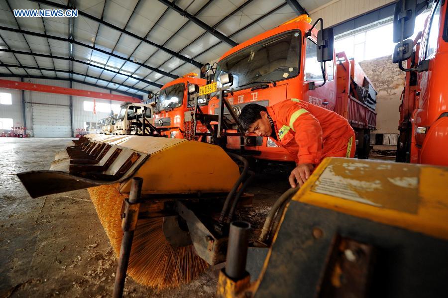 Snow sweeping vehicles maintained in China's Changchun