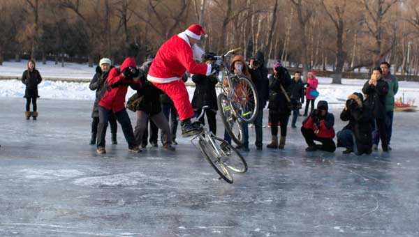 Man shows stunt on icy lake