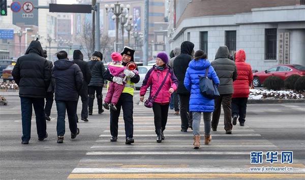 NE China police sticks to the job on a freezing cold day