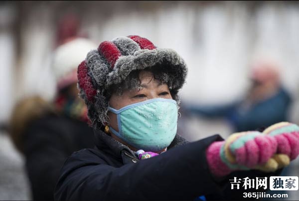 NE China women dance outside on a freezing-cold day