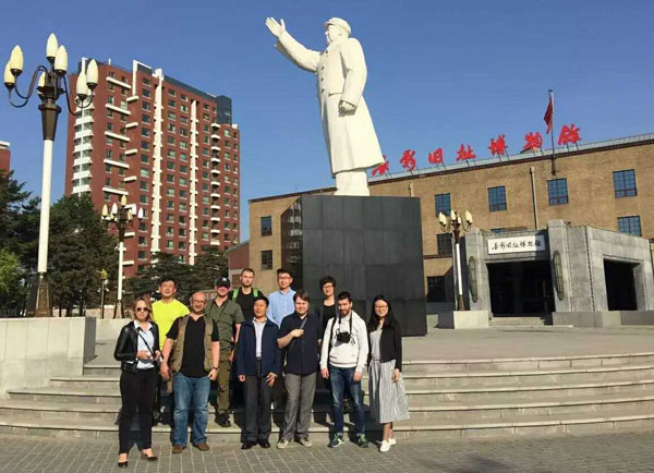 Russian journalists get a look at China's film industry