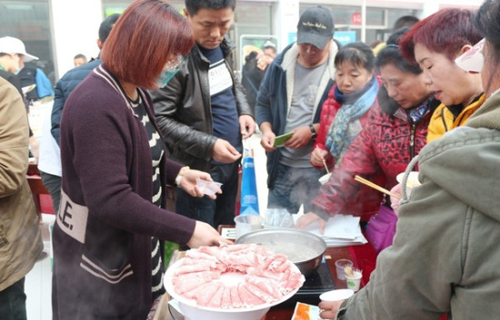 Shenyang treats visitors to hotpot