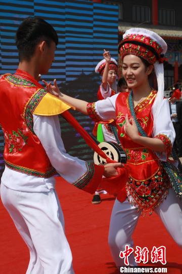 Bai ethnic group culture charms Shenyang residents
