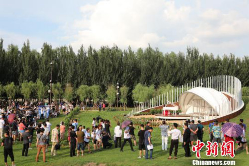 Piano square makes debut in Shenyang