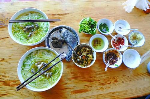 Chicken rice noodles in Lijiang