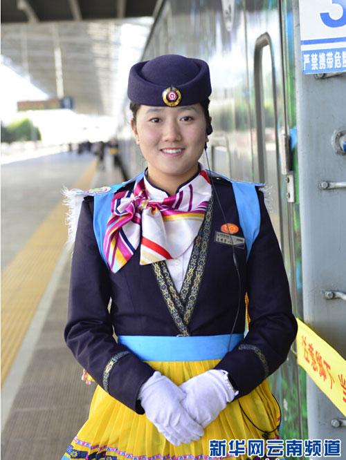 Kunming-Lijiang culture train provides passengers with leisure time