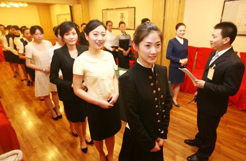 600 pretty girls compete to become stewardesses