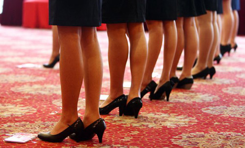 600 pretty girls compete to become stewardesses