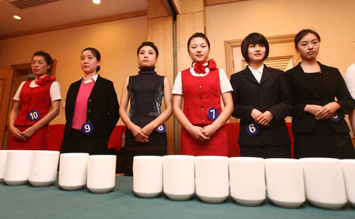 600 pretty girls compete to become stewardesses