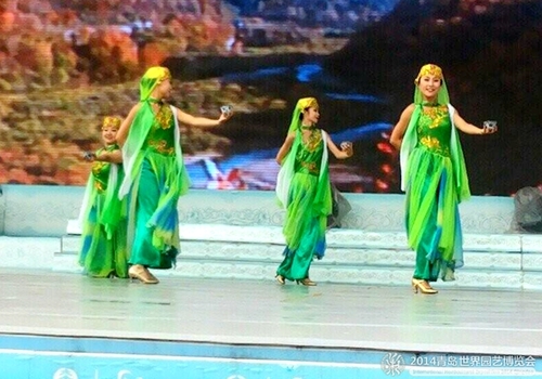 Art troupe from Hui ethnic group performs in Qingdao Expo