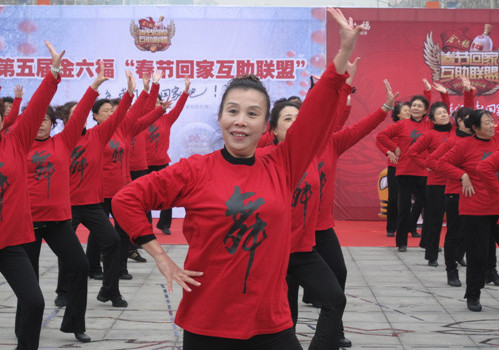 Qingdao dama's dance raises awareness of family photos