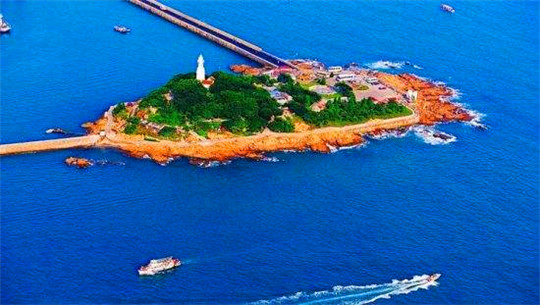 Loiter away summer evenings at Little Qingdao Island