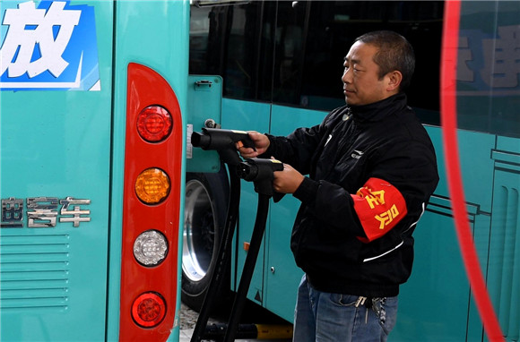 Bus companies' pollution-reduction plans riding on use of clean energy vehicles