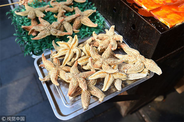 Street food lights up festive mood in E China's Qingdao