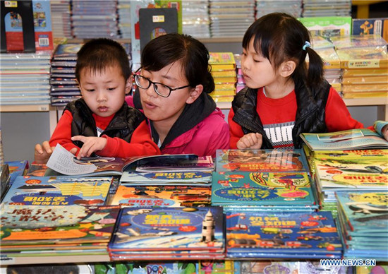 Family reading promoted to greet World Book Day in Qingdao