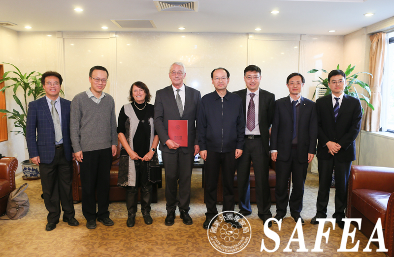 Zhou Changkui meets with Dutch education expert