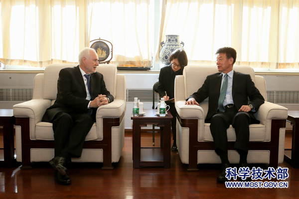 SAFEA administrator meets with family members of China Reform Friendship Medal recipient Werner Gerich