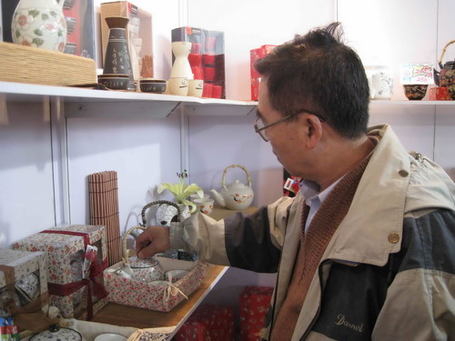 香港时尚购物展济南火爆进行中