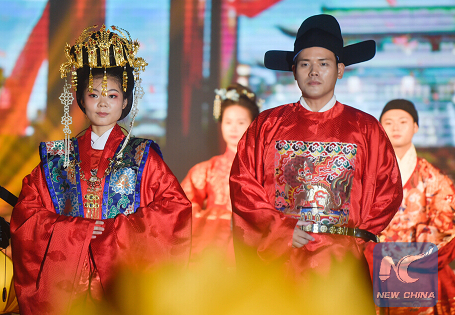 A red tradition: How Chinese wedding dresses evolve?