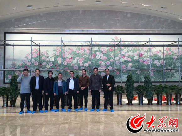Farmers' painting add color to lobby of Qingdao SCO summit