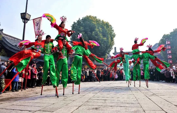 New Year festivities held in Taierzhuang ancient town