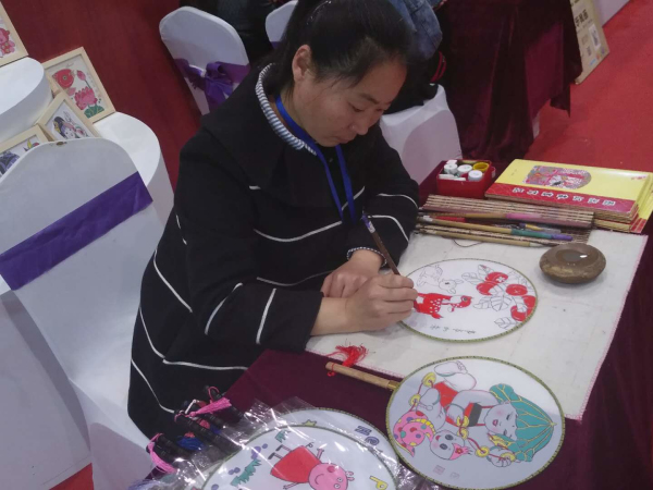 Chinese traditional artworks shine in Weifang