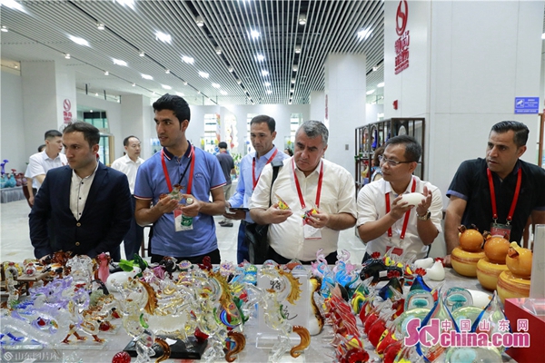 Eurasian journalists experience traditional Zibo culture