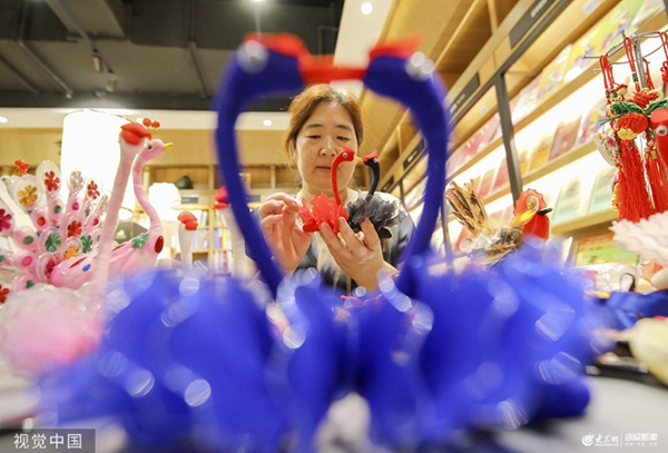Handicrafts shine at cultural fair in Linyi