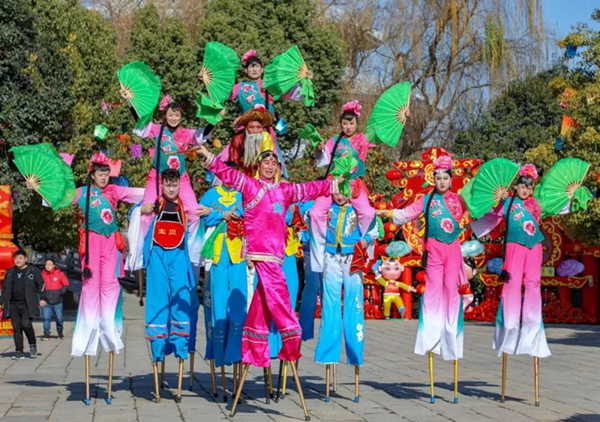 Explore New Year festivities in Taierzhuang ancient town