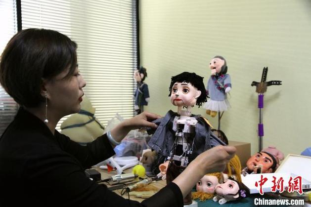 Traditional puppet show goes hi-tech