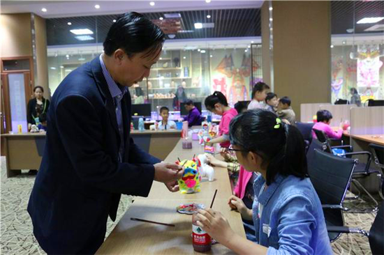 Shandong intangible cultural heritage classroom: color your own clay sculptures
