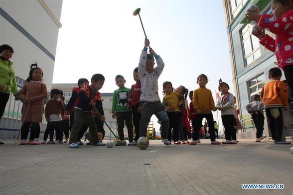 Children take part in amusing sports meeting in Yantai