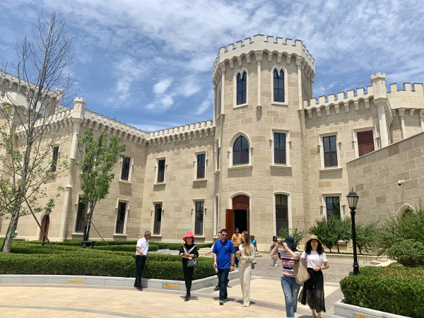 Expat group gets drunk on best wine in Yantai