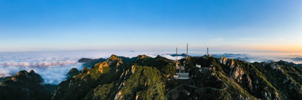 Spectacular sea of clouds surrounding Kunyu Mountain