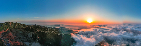 Spectacular sea of clouds surrounding Kunyu Mountain