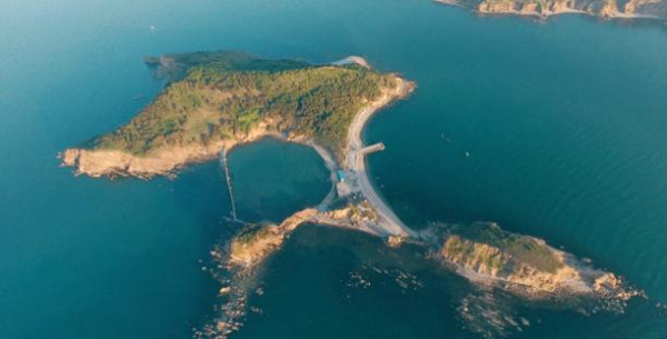 Kongtong Island boasts unique coastal views