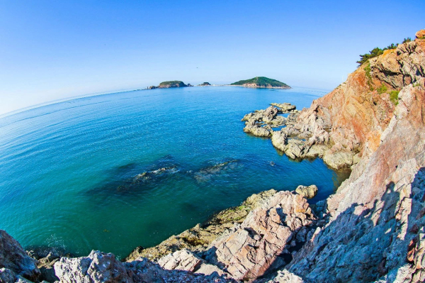 Kongtong Island boasts unique coastal views